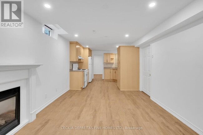 Photo - 40 Venetian Crescent