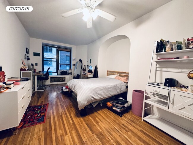 Photo - 117 W 58th St Apartment