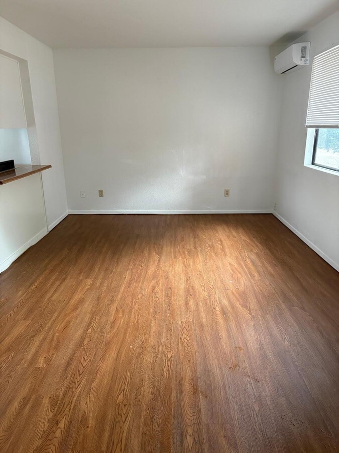 Photo - 470 E Date St Unit Apt 5