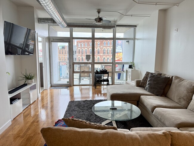 Photo - 1610 W Fullerton Ave Unit 303