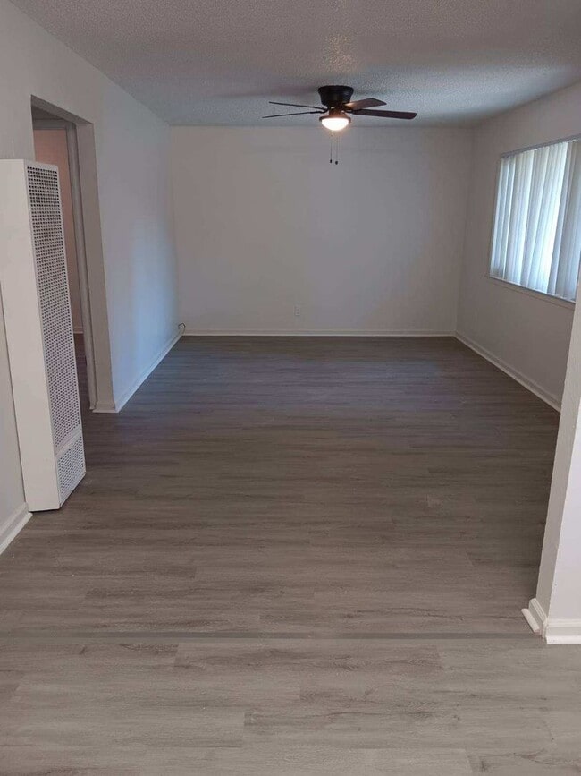 Photo - Charming 2x1 With Attached Garage & Backyard! Available 9/10!