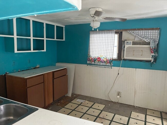 Photo - 1404 Rumbaugh Ln