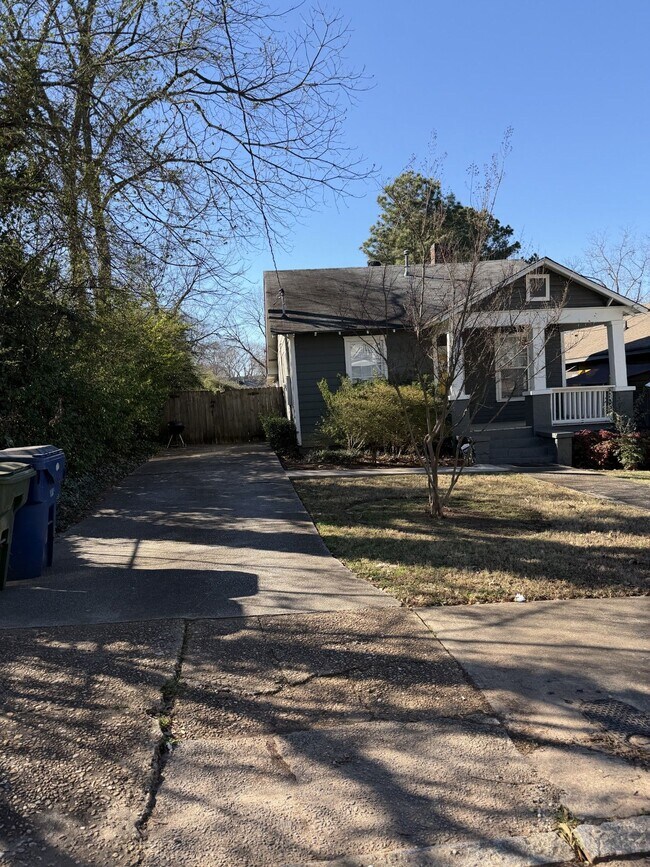 Photo - 107 Cleveland St SE