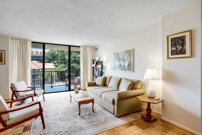 Spacious & bright living area leading to balcony - 118 Monroe St Unit 304