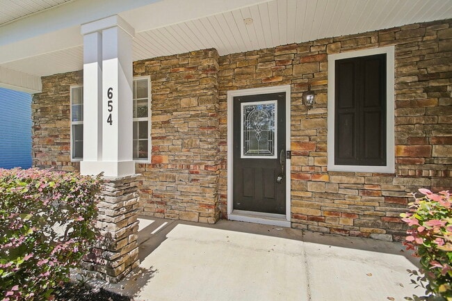 654 Grassy Hill Rd