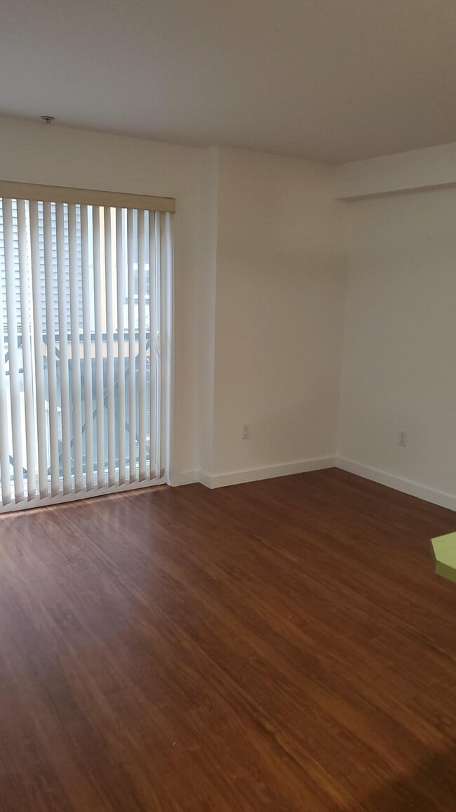 Photo - 238-238 Selby St