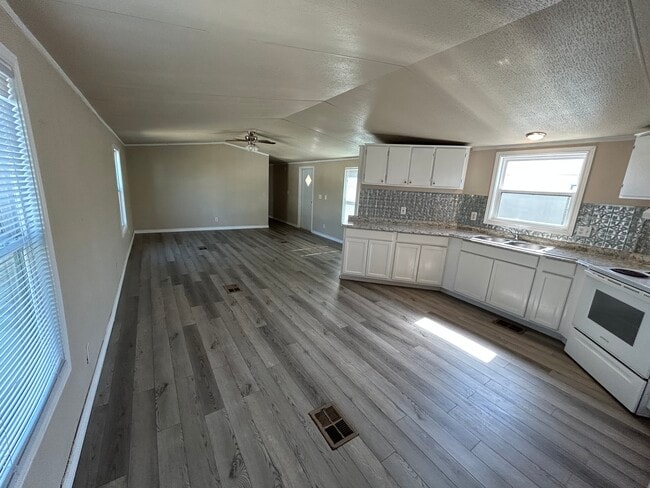 Photo - 820 Depot St