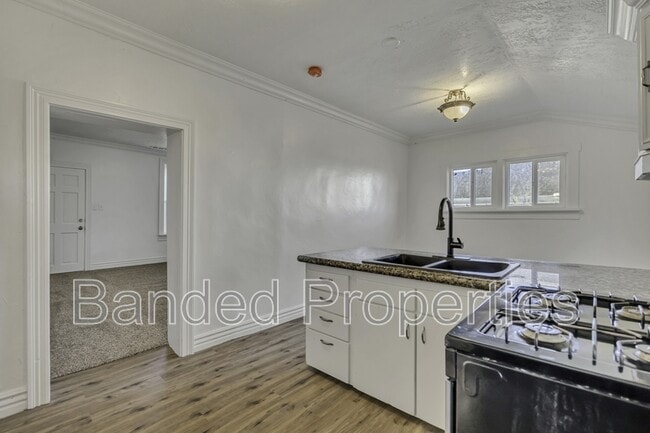 Photo - 741 E Center St