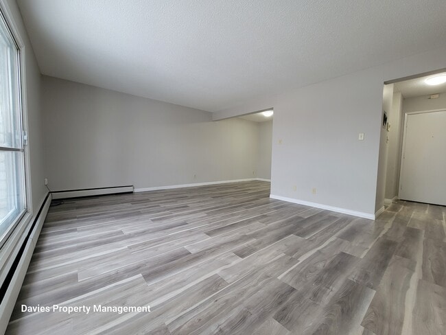 Photo - 10140-10156 156 St NW Unit 305