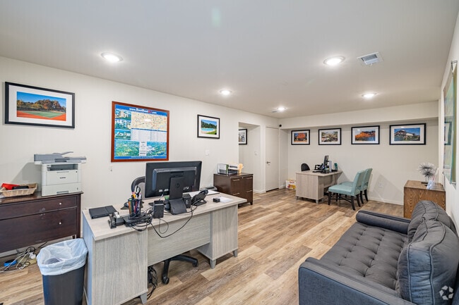 2BR, 2BA - 1110SF - Two Bedroom Luxury - Living Room