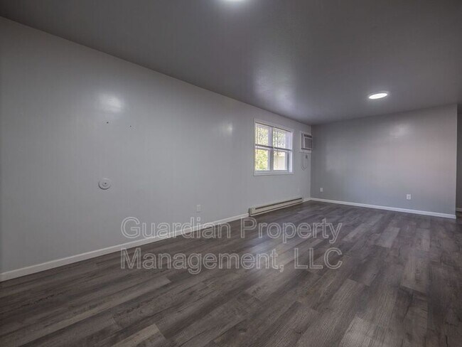 Photo - 1104 N Walnut St