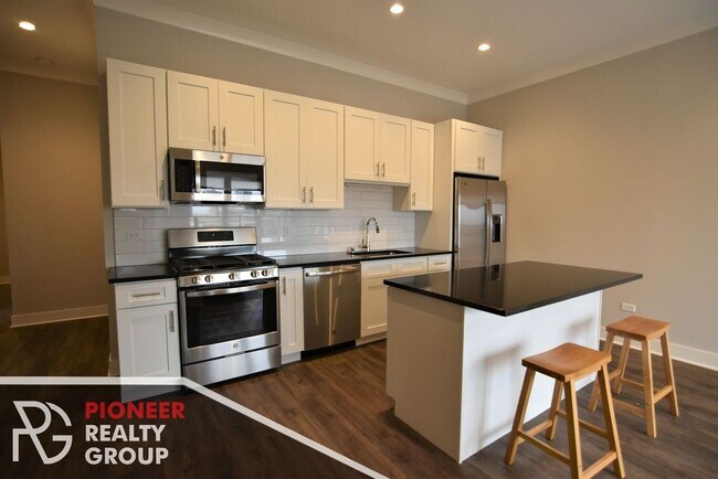 Photo - 927 W Irving Park Rd Unit 205