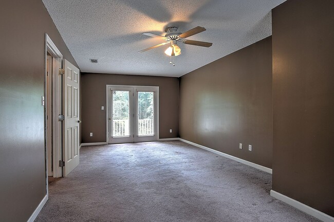 Photo - 206 Windridge Colony