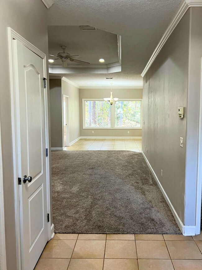 Photo - Amenities + landscaping ! 3/2