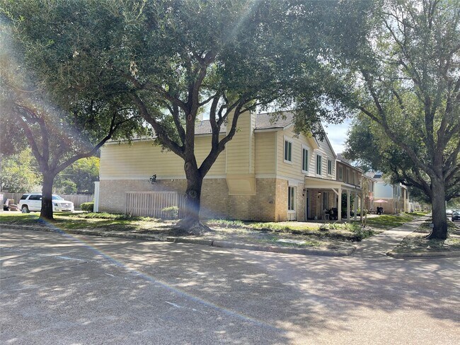 Photo - 766 Memorial Mews St Unit B