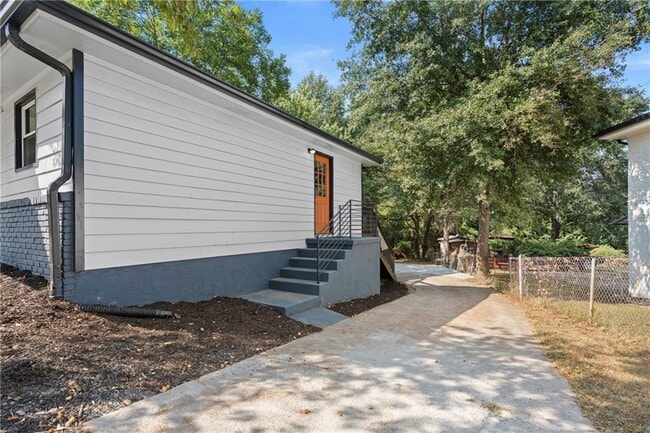 Photo - 33 Smyrna Powder Springs Rd SE