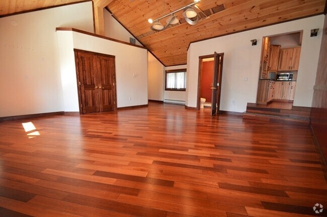 Building Photo - 64 Ballardvale St Rental