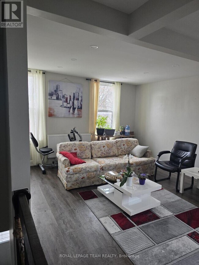 Photo - 259 Montfort St.