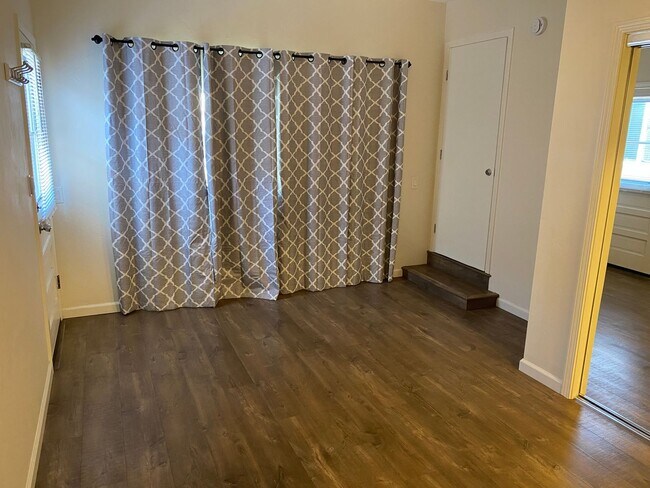 Photo - 3047.5 Macaulay St