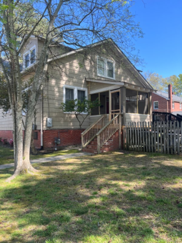 Building Photo - 3426 Kenmore Dr Unit 2