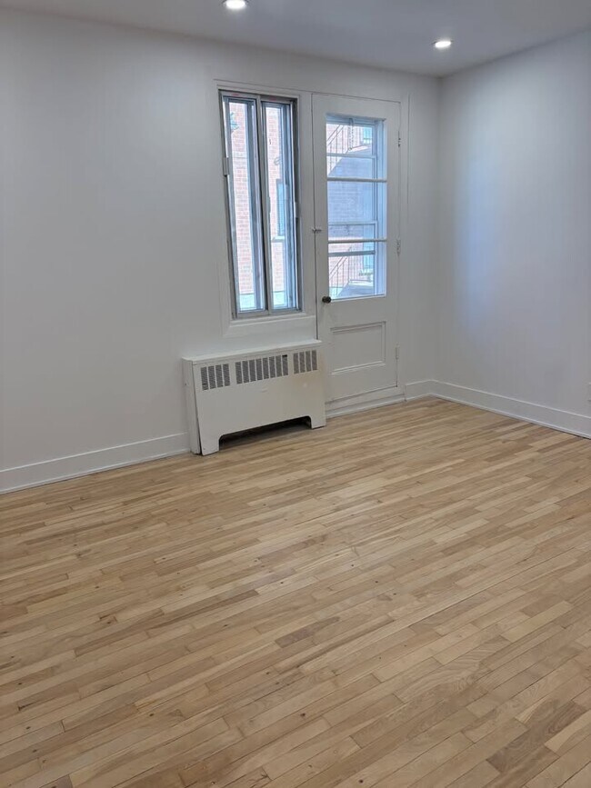 Photo - 4940 Edouard Montpetit Blvd Unit 5