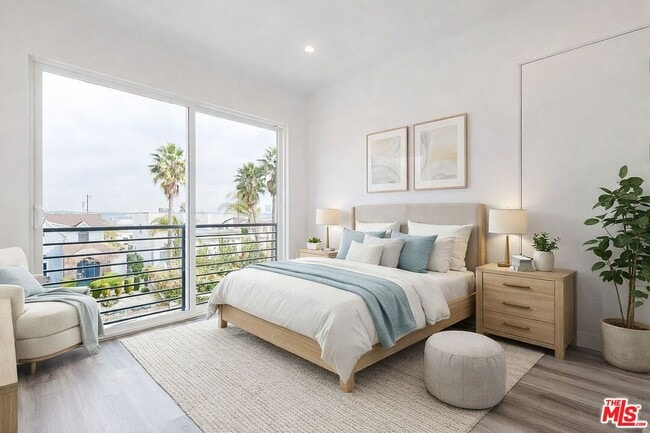 Photo - 525 Normandie Ave