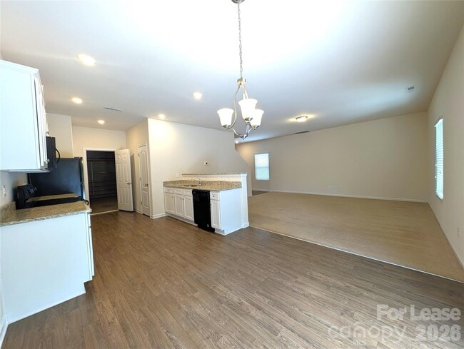 Photo - 8321 Kneller St