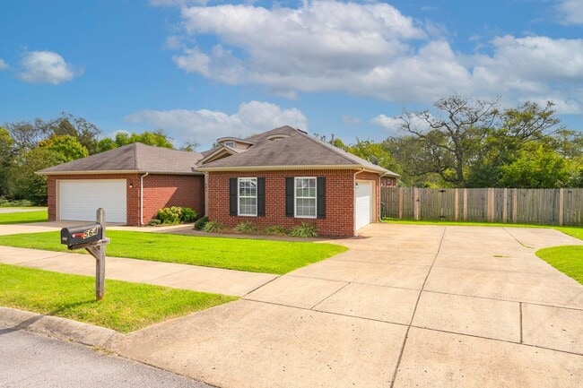 Photo - 564 Rose Cottage Cir