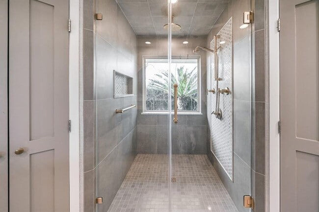 Photo - Gorgeous private home on 3 acres in Richmond. Enter through the gated access to your fully fenced...