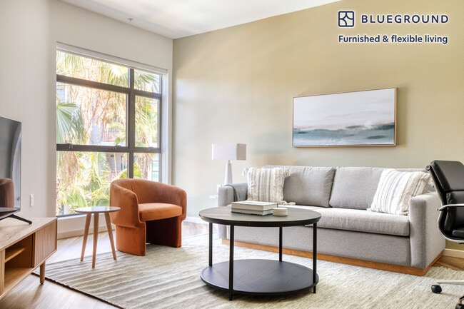 Building Photo - 6201 Hollywood Blvd Rental