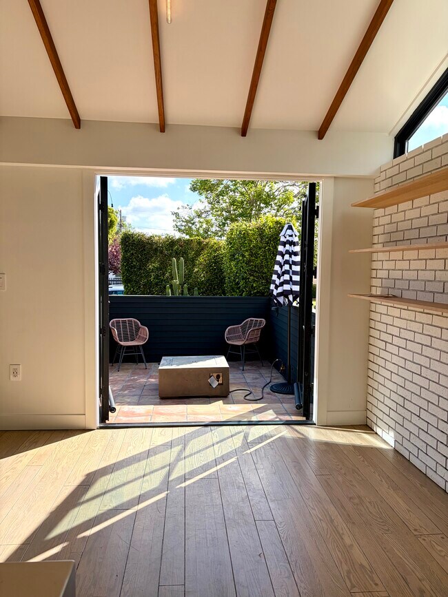 Photo - 3159 Hutchison Ave