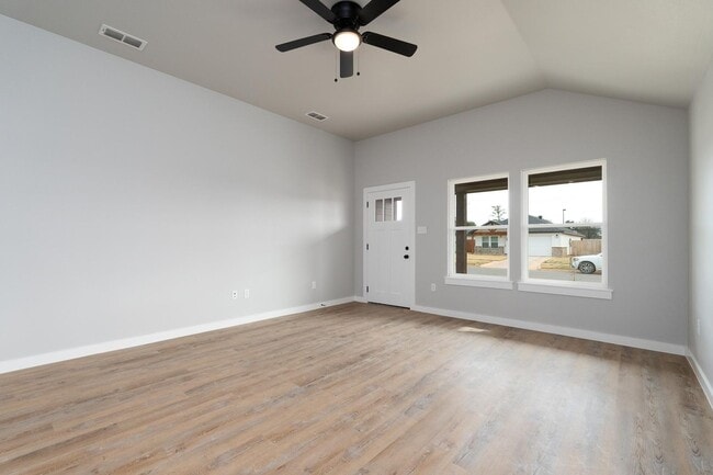 Photo - Stylish 3/2 Home with Open Concept Living — 15 Min to Stargate