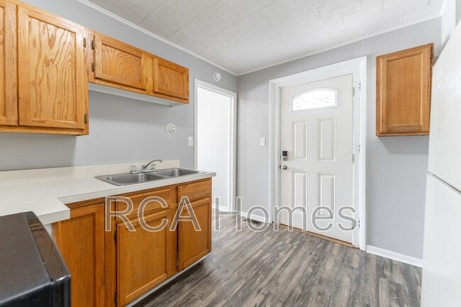 Building Photo - 906 Laurel St Unit 1