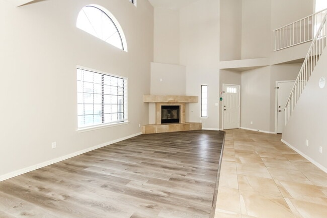 Photo - 18039 N 12th Pl