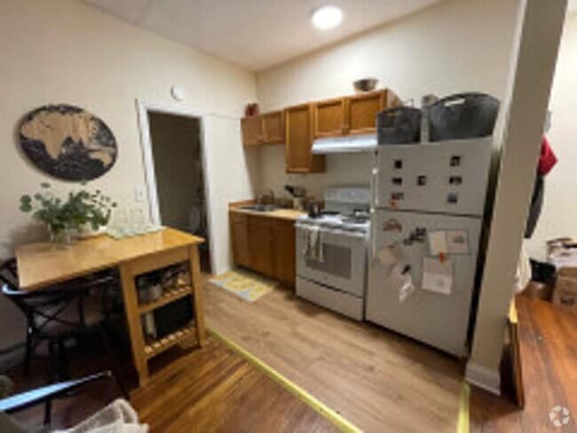 Building Photo - Large 1 Bed Right Off Huntington Ave! Rental