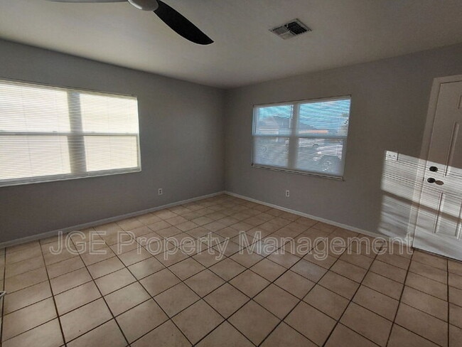 Photo - 724 NE 11th Terrace