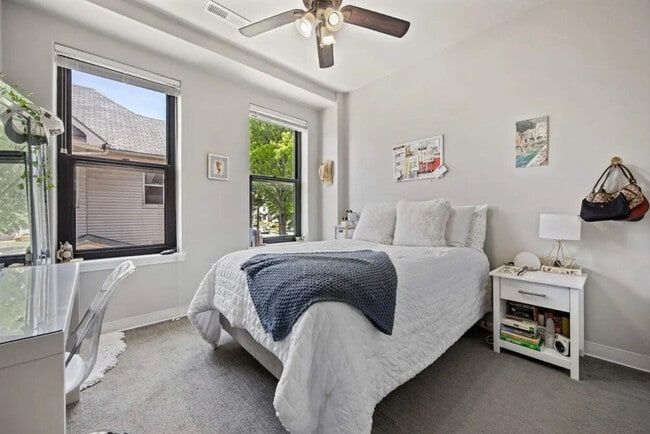 Photo - 251 N Linn St