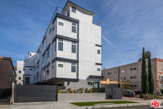 Photo - 1318 1/2 N Vista St