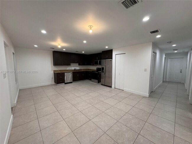 Building Photo - 605 NW 3rd Ave Unit A-B