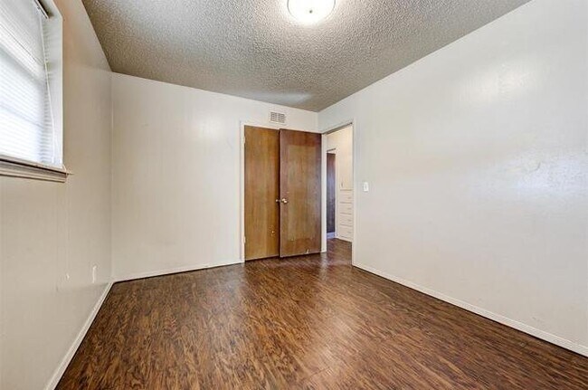 Photo - 1001 Hampton Rd