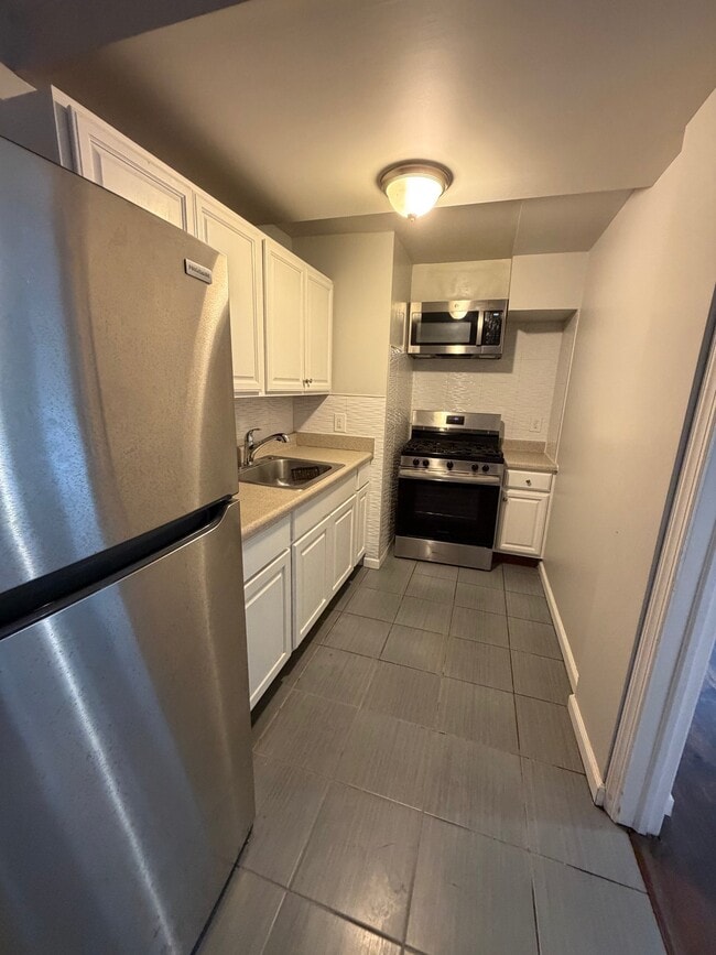 Building Photo - 18 Summit St Unit 100