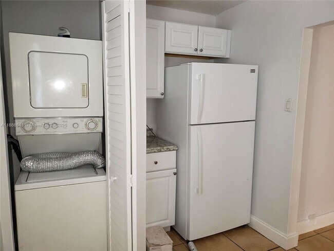 Photo - 580 NW 95th St Unidad 2