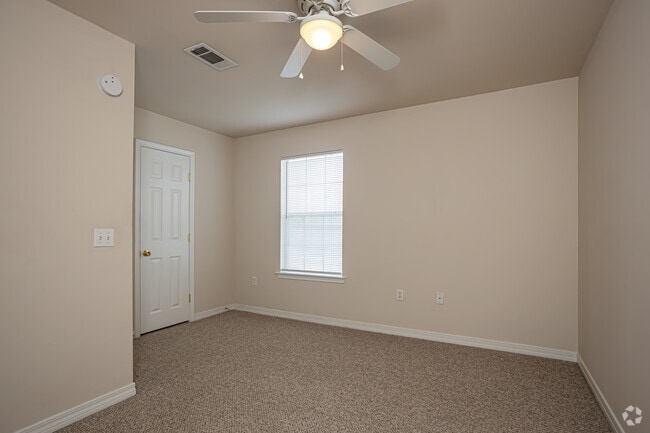2BR, 1.5BA Townhouse - 1,000SF