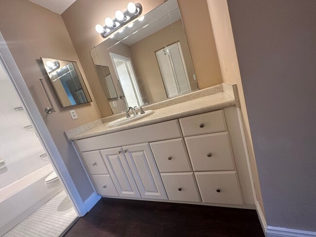 Photo - 5961 N Falls Circle Dr Unidad 309