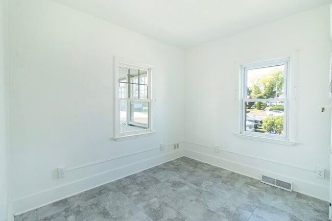 Photo - 38 Mohican Rd