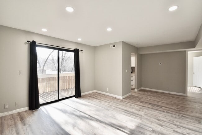 Photo - Remodeled 2 Bedroom 2 Bath Unit in HOA Community with Great Amenities!