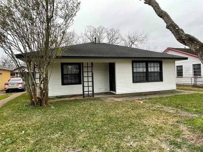 Photo - 1941 N Avenue H