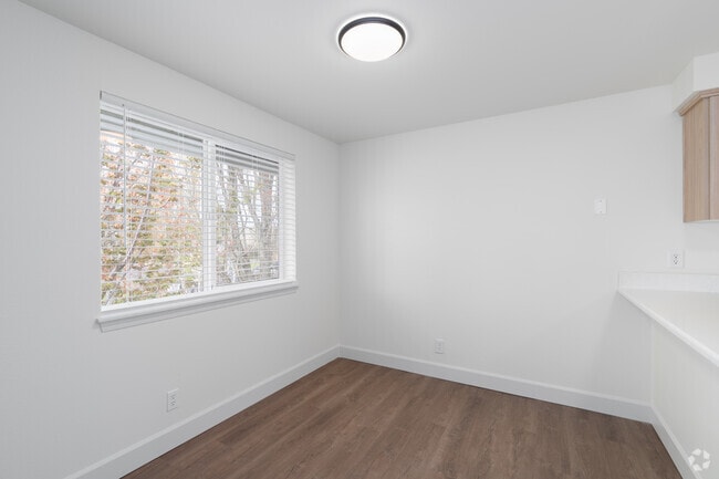 2BR, 1BA - 848SF - Dining Room - Columbus Village Apartments