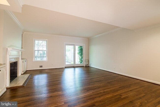 Photo - 3500 Hamlet Pl