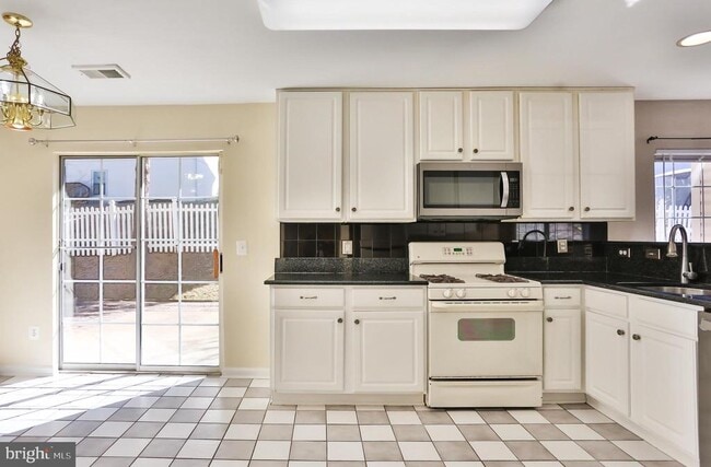 Photo - 17259 Larkin Dr